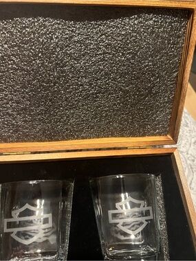 Harley Davidson Branded Etched Glass Whiskey Rocks Set in Brown Wooden Gift Box